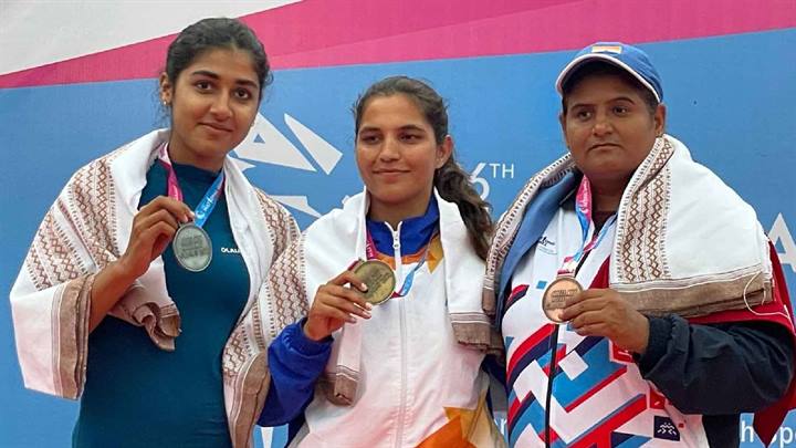 अकादमी की नीरू ने साधा सोने पर निशाना